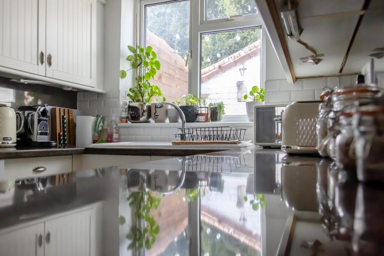 Hereford City - St Owens Terrace - Comfortable & Spacious Well Presented Three Storey House, Perfect For A Weekend Away & Exploring The City On Foot - Hosted By Rentmyhouse Экстерьер фото